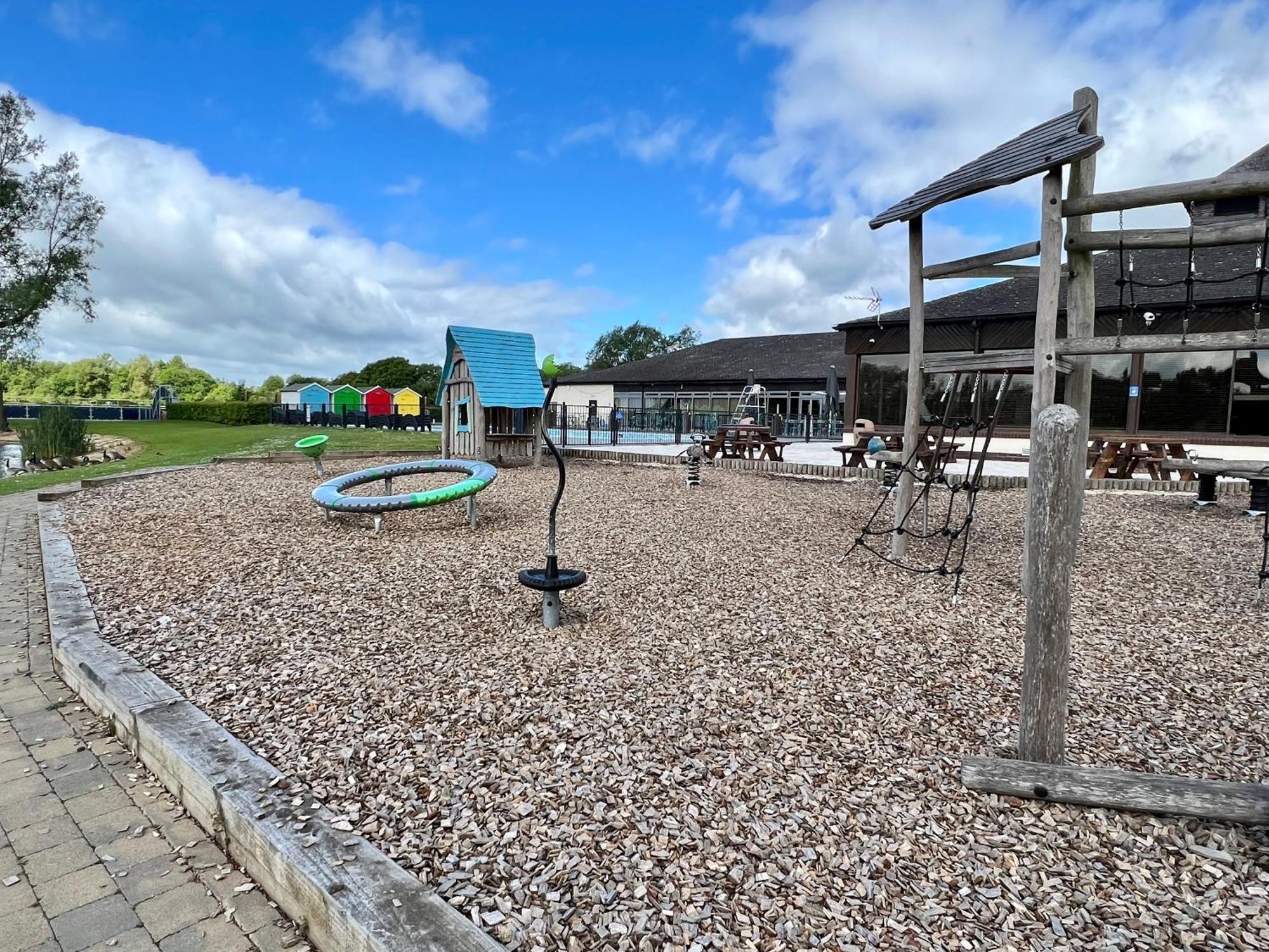 Reeds View Holiday Lodge South Cerney Exterior photo